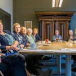 Deelnemers dagbesteding ’t Höfke op bezoek in gemeentehuis